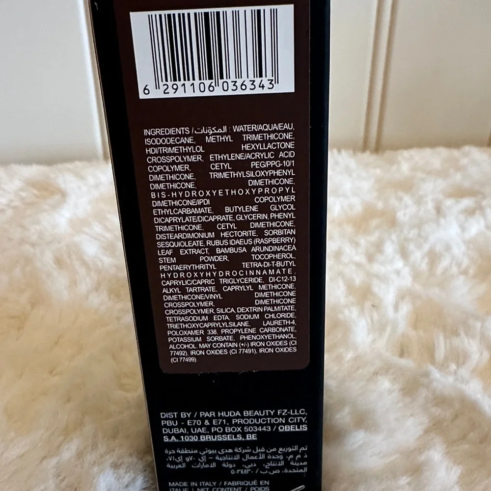 HUDA BEAUTY Faux Filter Luminous Matte Foundation. Color Lava Cake.